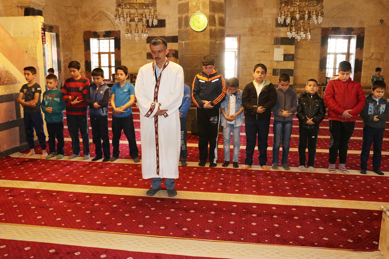 “Haydi Çocuklar Camiye” projesiyle çocuklar camiye alıştırıldı